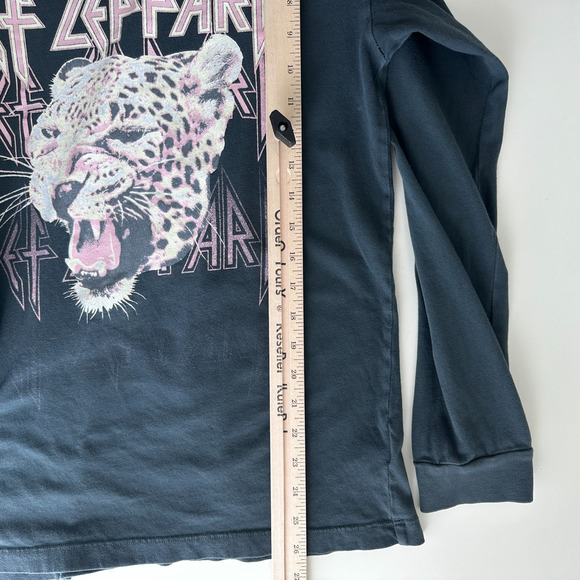 Daydreamer Def Leppard Womens Small Long Sleeve Graphic Tiger Tour Band Tee - Picture 11 of 11
